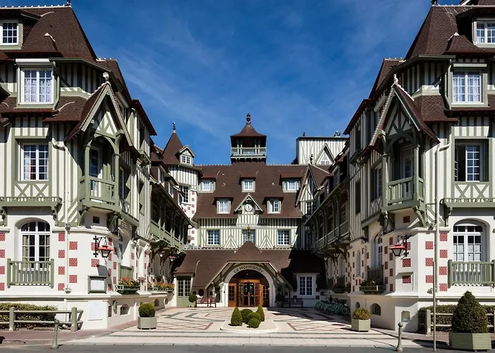 Hôtel avec tennis: Hôtel Barrière Le Normandy